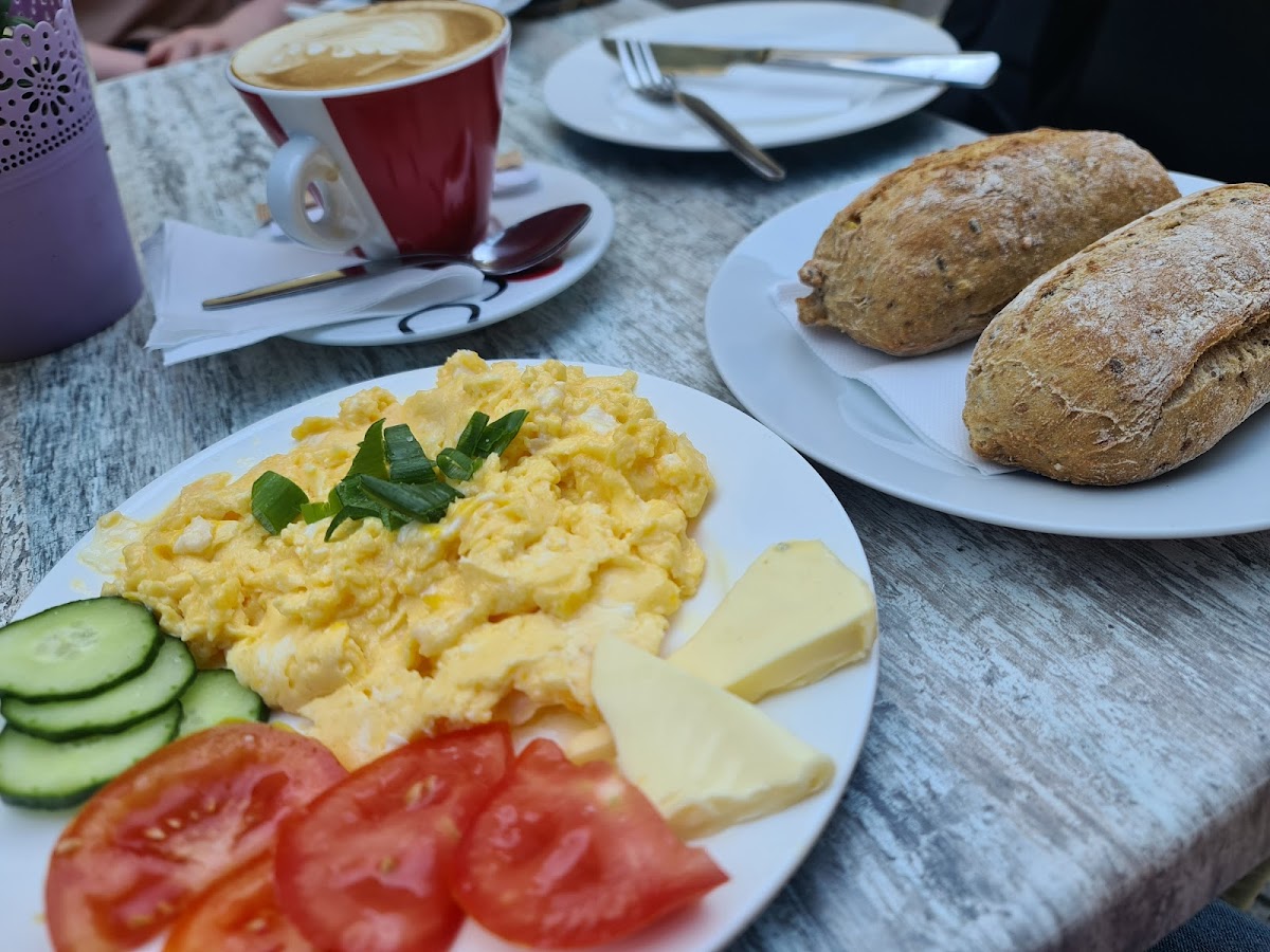 Kaficko v podloubí - 10