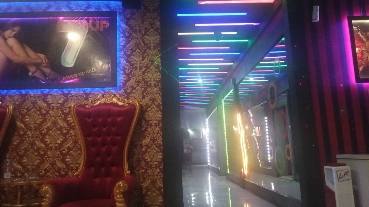 New Merdeka Hotel & Cafe Karaoke - 4