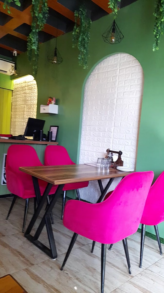 Dash N Dine Cafe - 2