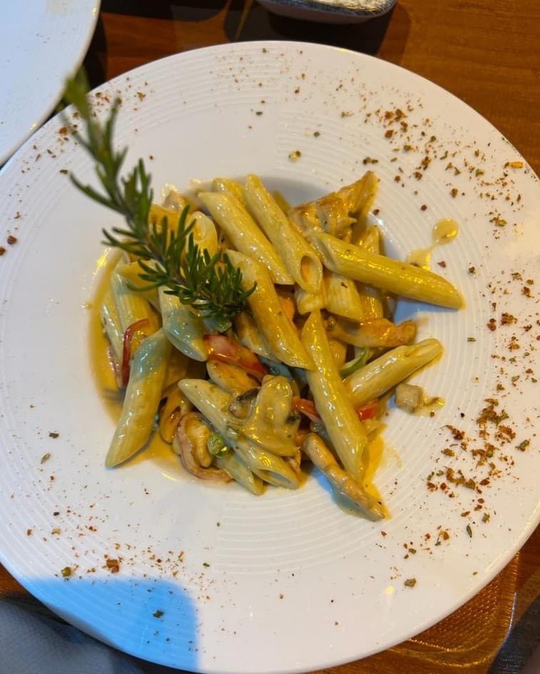 Munch Cafe Restaurant - 5