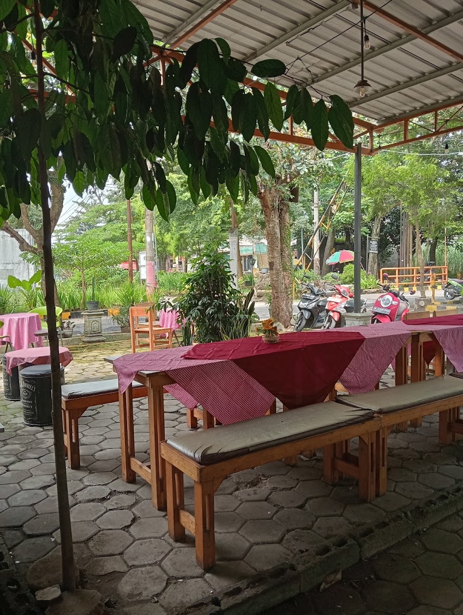 d'vins cafe n eatery