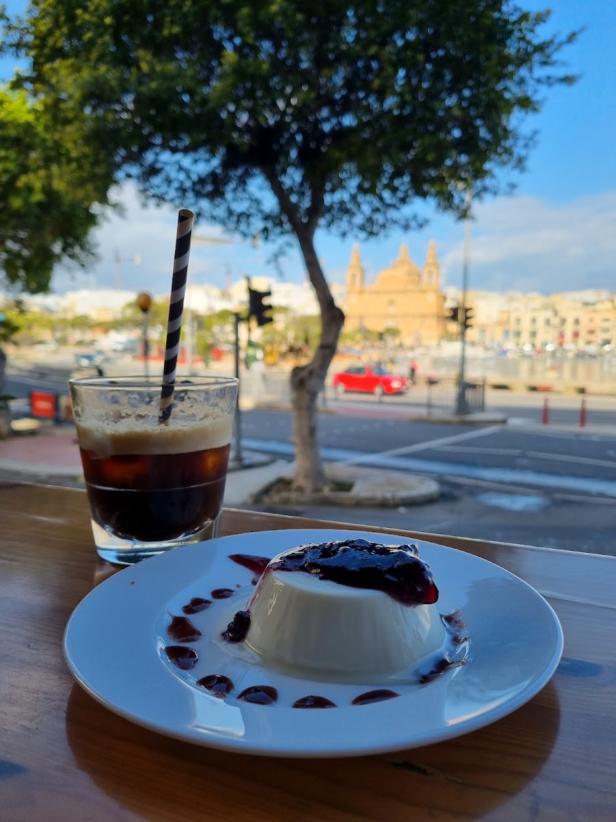 Ladybug café Msida - 9