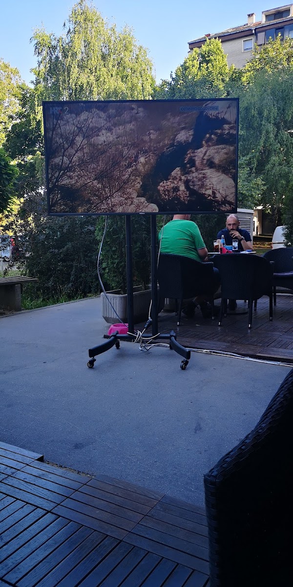 Escape Caffe Bar - 4