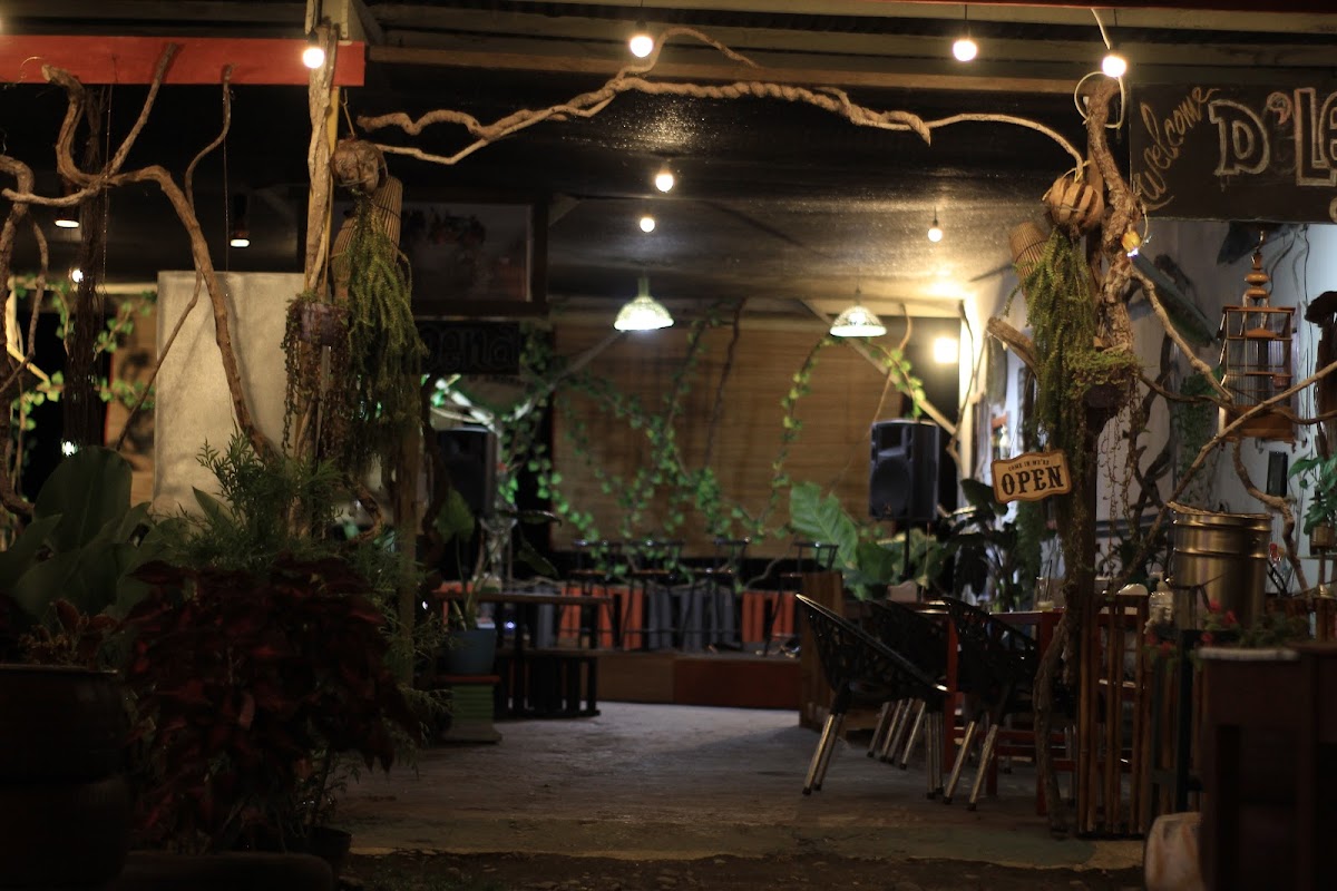 The Legend Cafe & Food