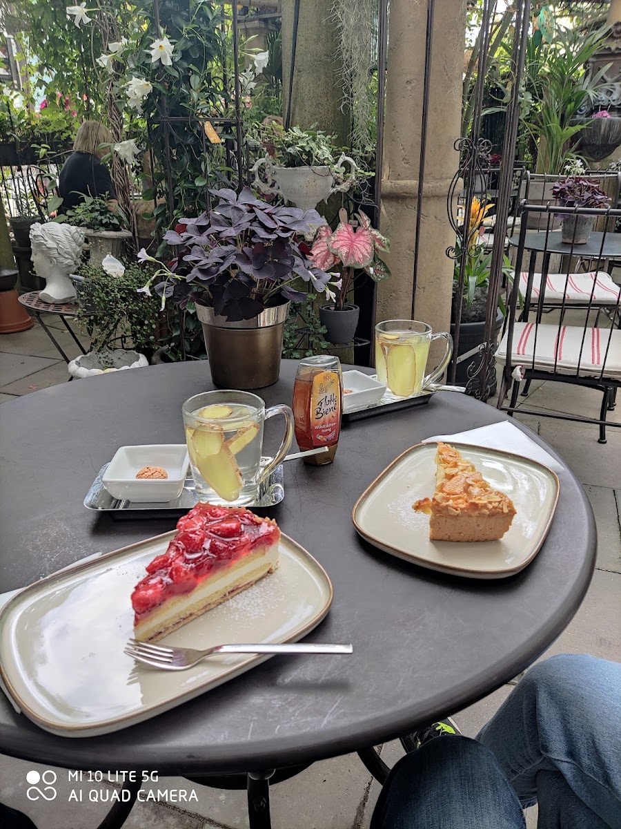 Denny's Cafe & Wein - 5