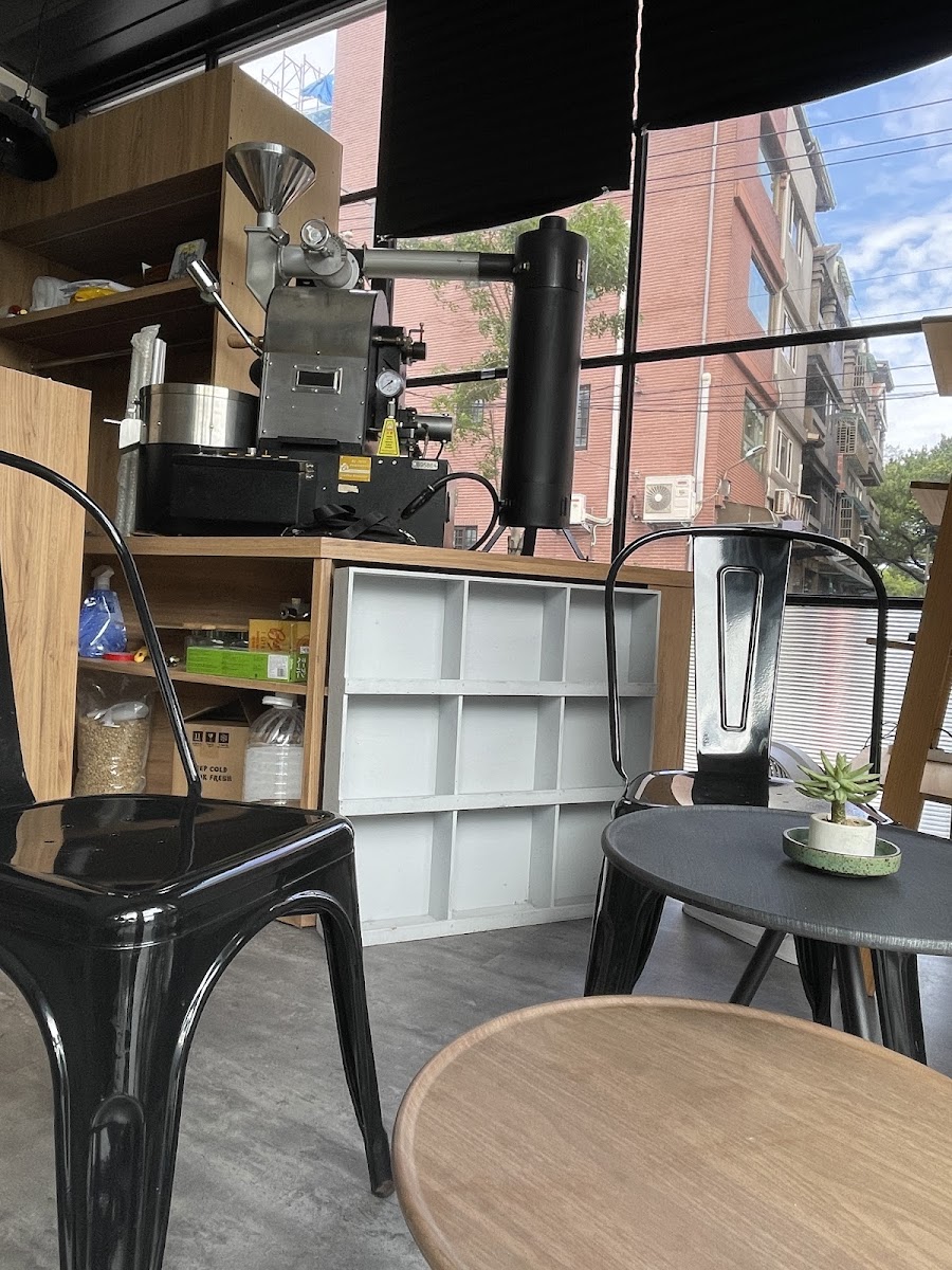 DARKSECRET Bakery & Coffee Shop 黑密麵包甜點咖啡店