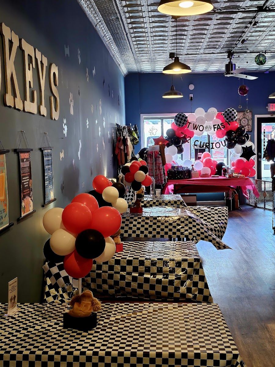 Smokey's Doggy Cafe - 2