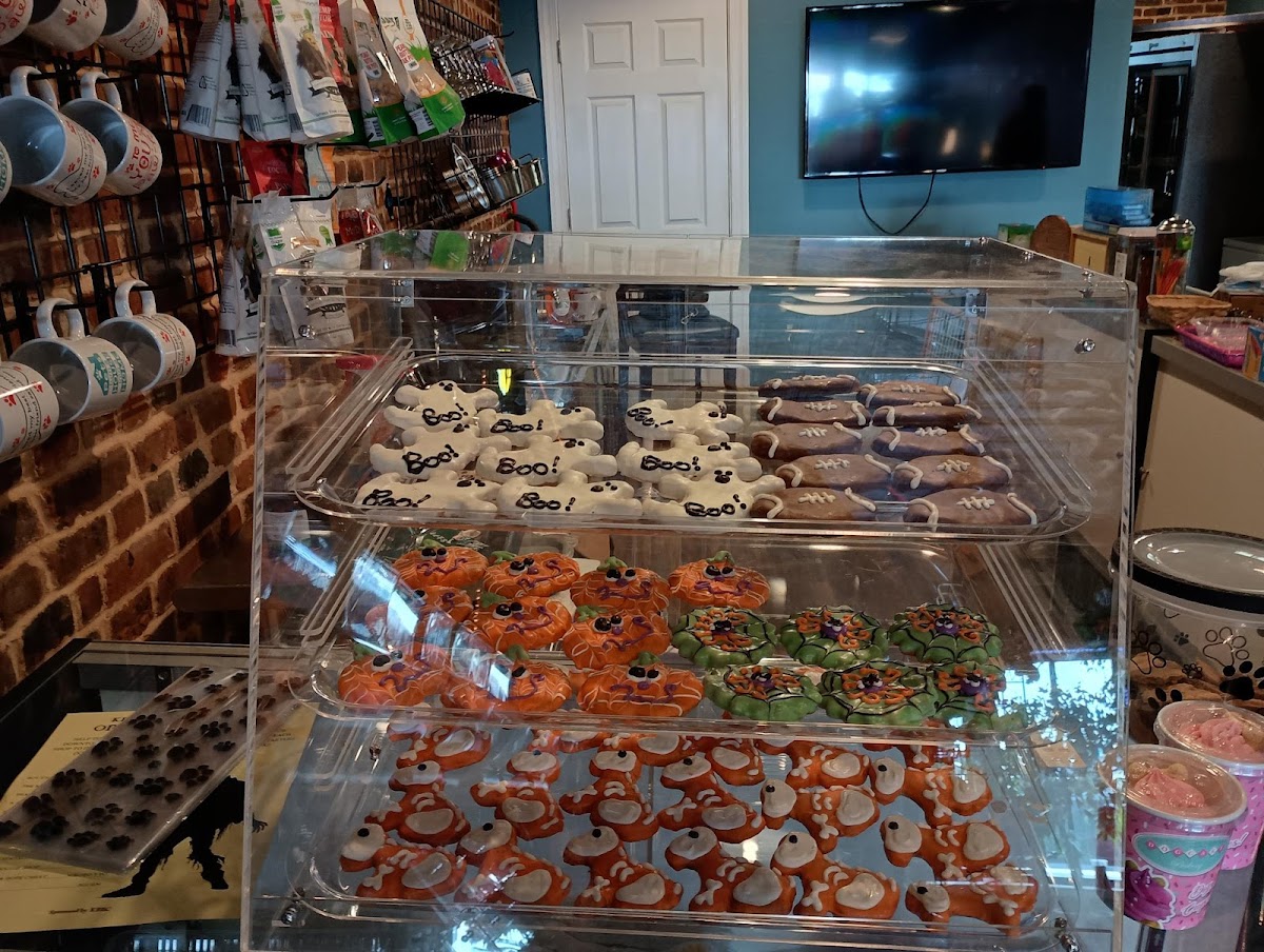 Smokey's Doggy Cafe - 7