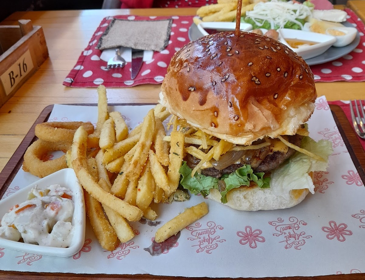 Ghia Cafe and Food - 3