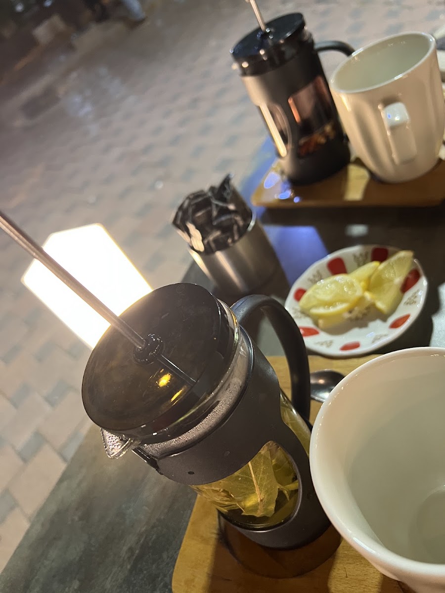 Ghia Cafe and Food - 6