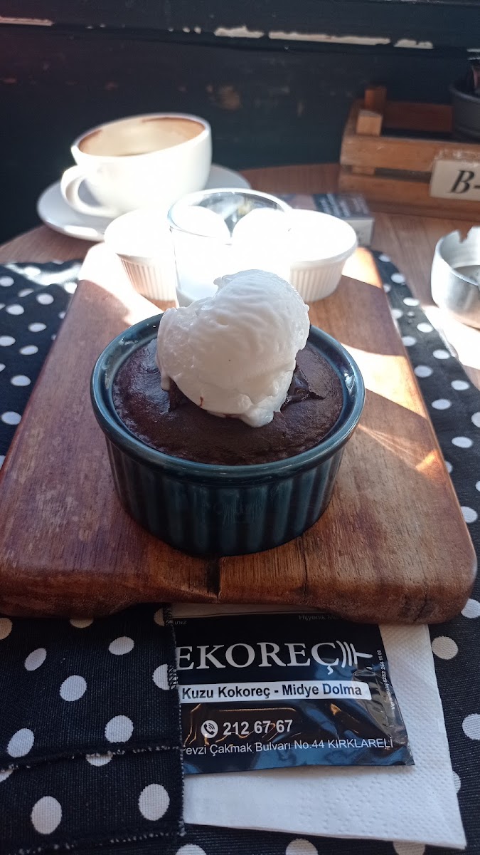 Ghia Cafe and Food - 8