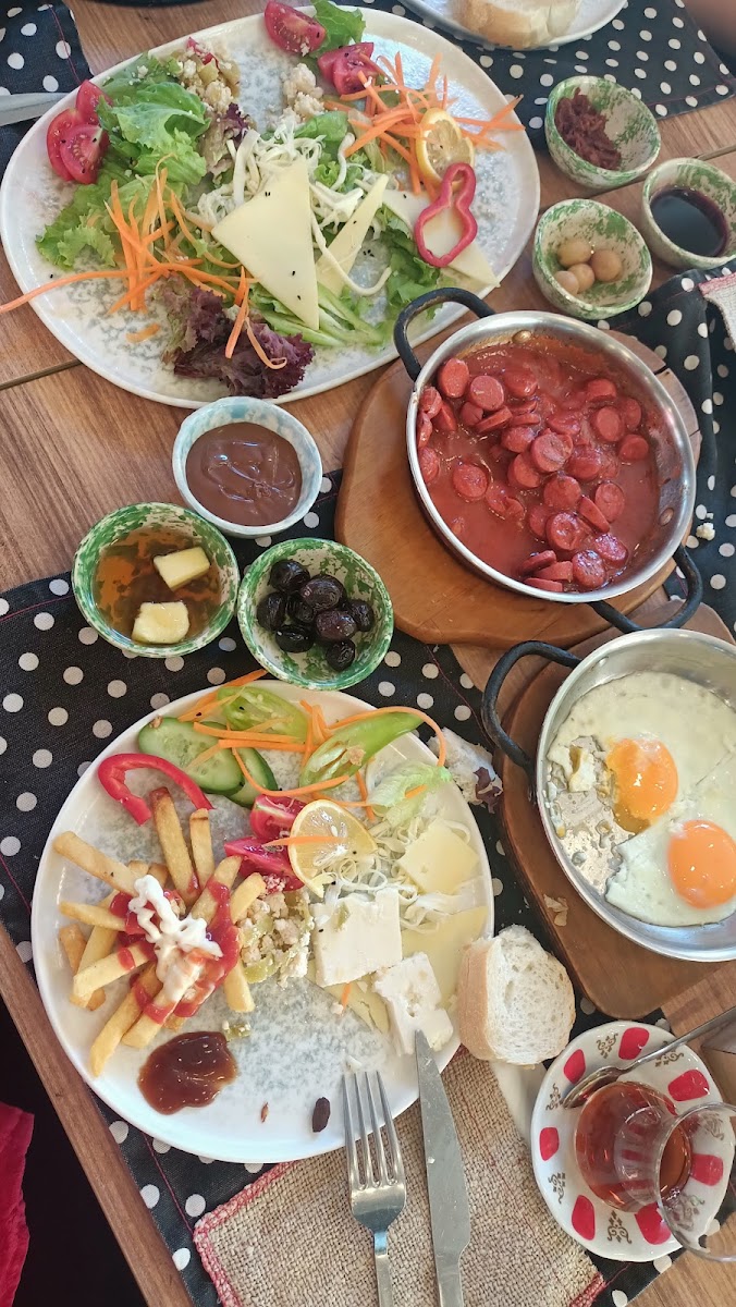 Ghia Cafe and Food - 9