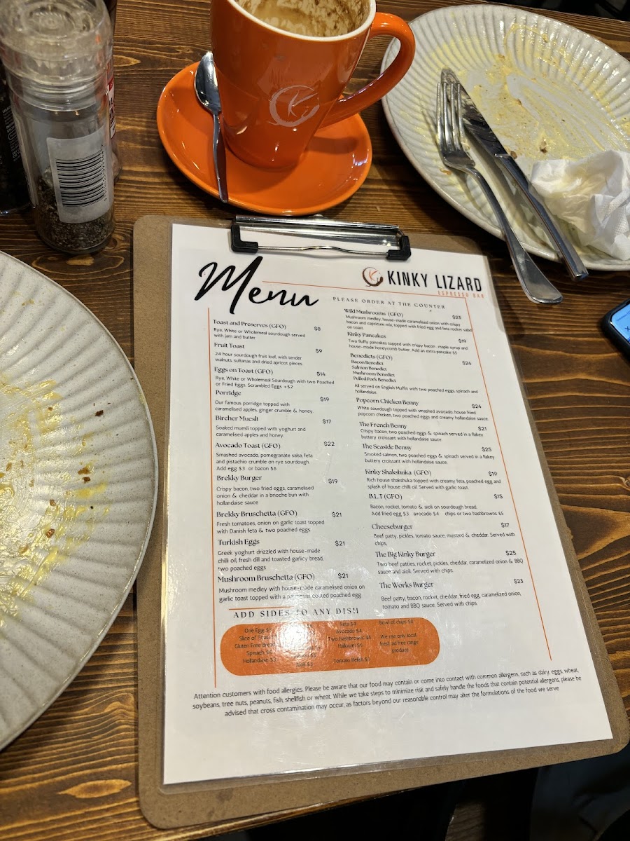 Kinky Lizard on Hay - 4