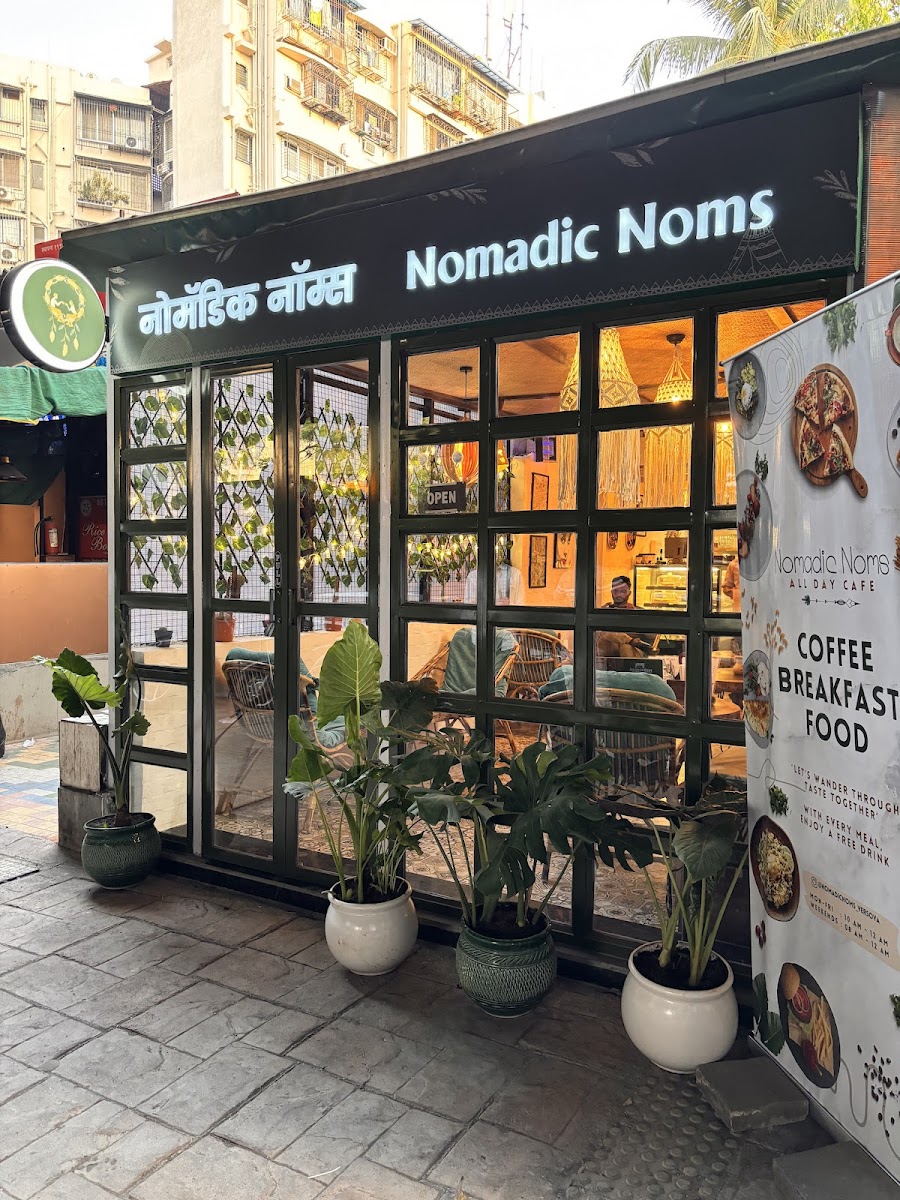 Nomadic Noms Cafe