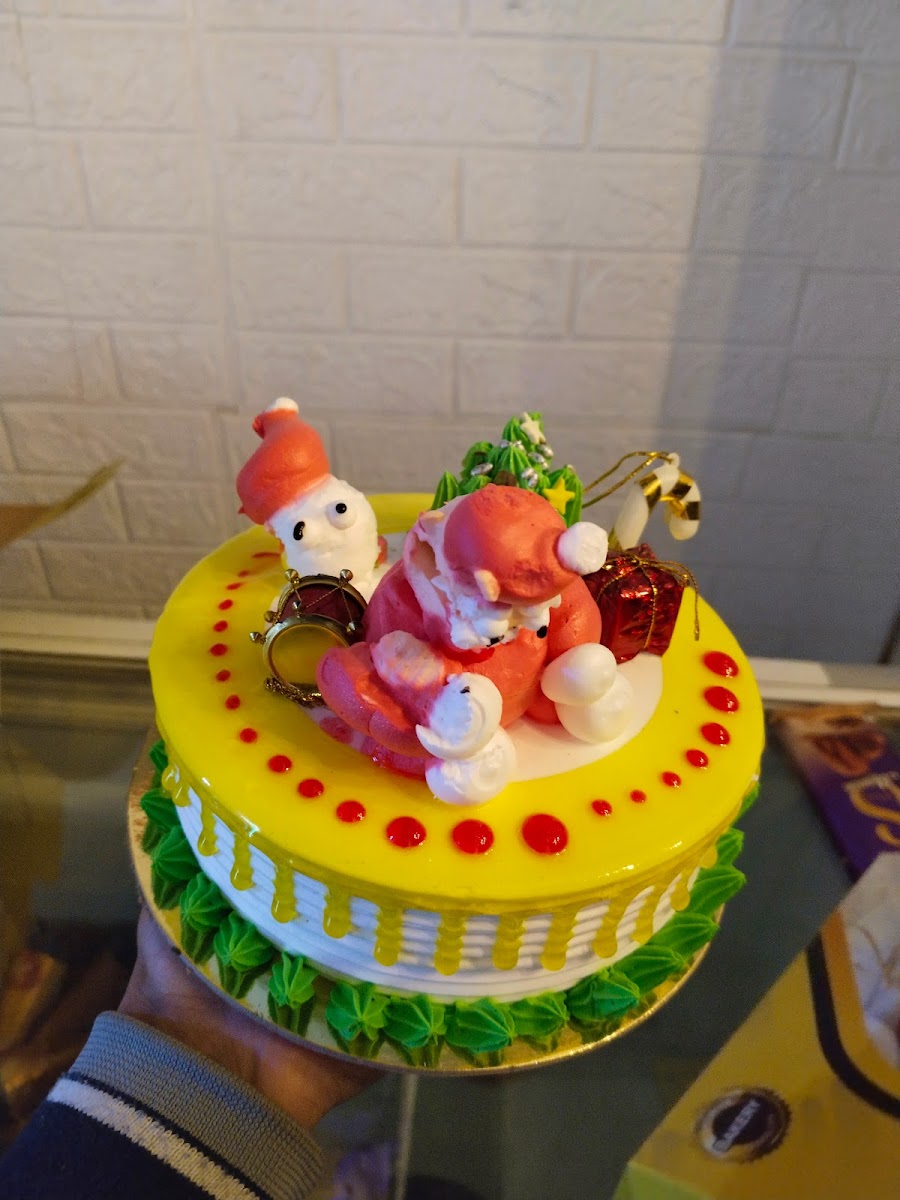 4 Queen's Bakery & Cafe - 8