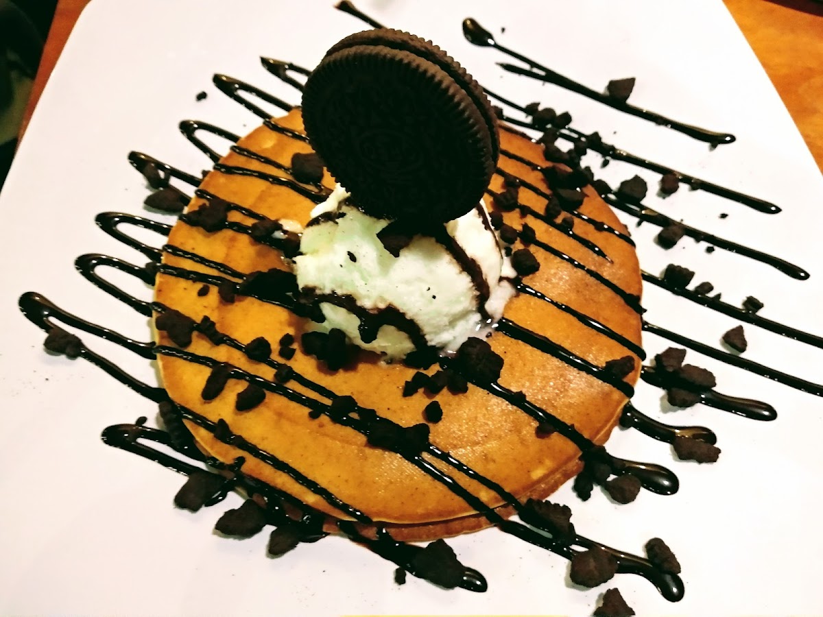 Golden Cafe & Bistro Larantuka - 8