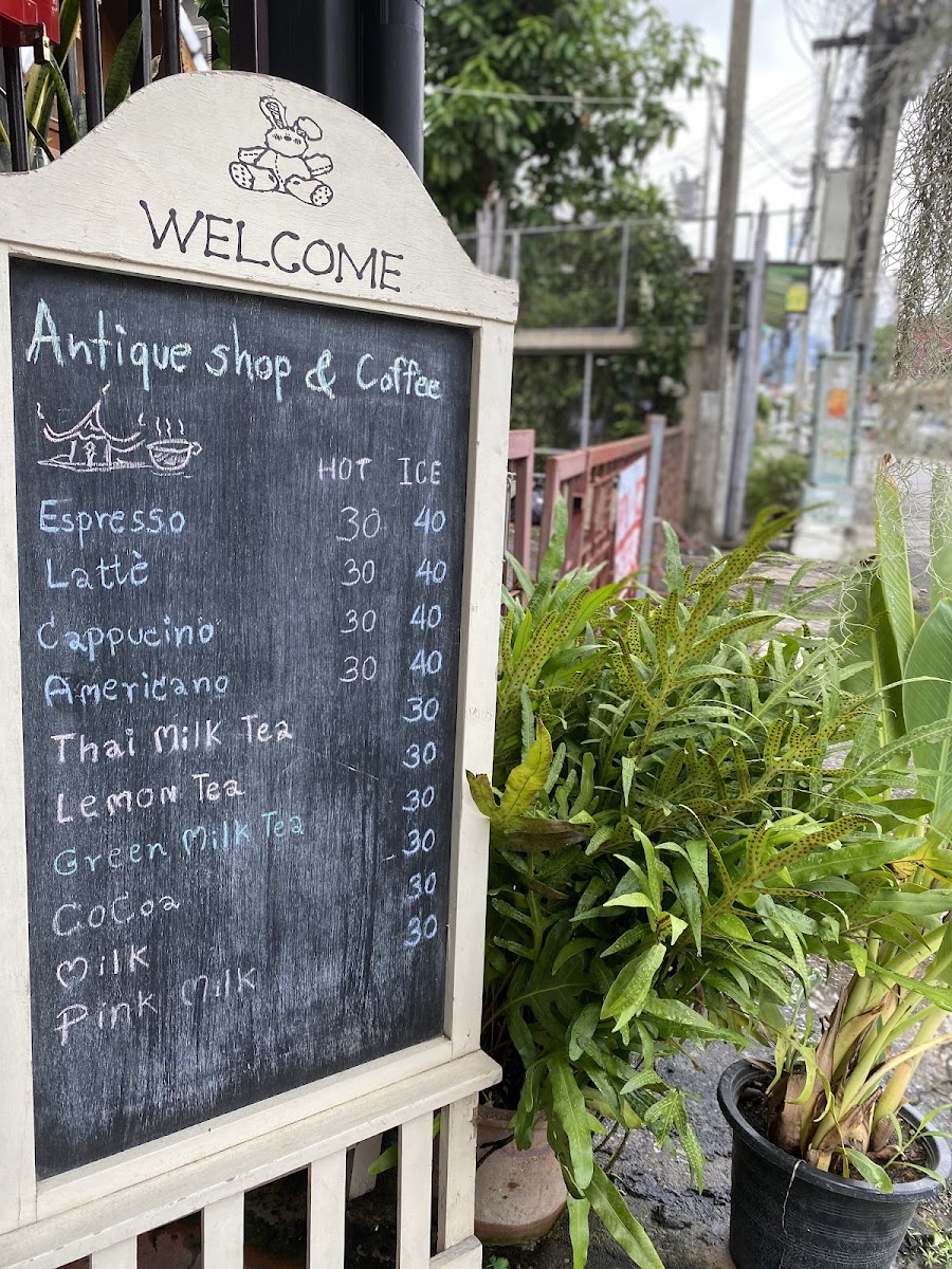 AM.TONY Antique & Coffee - 10