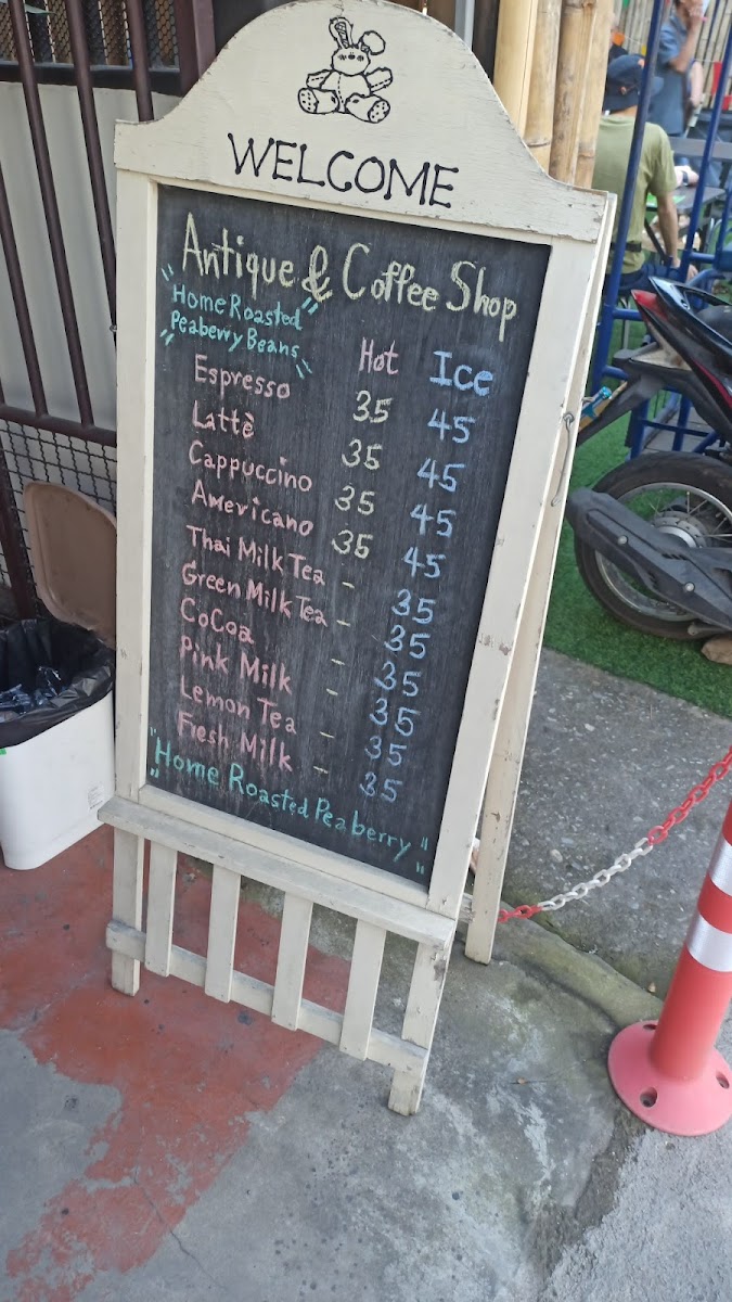 AM.TONY Antique & Coffee - 4