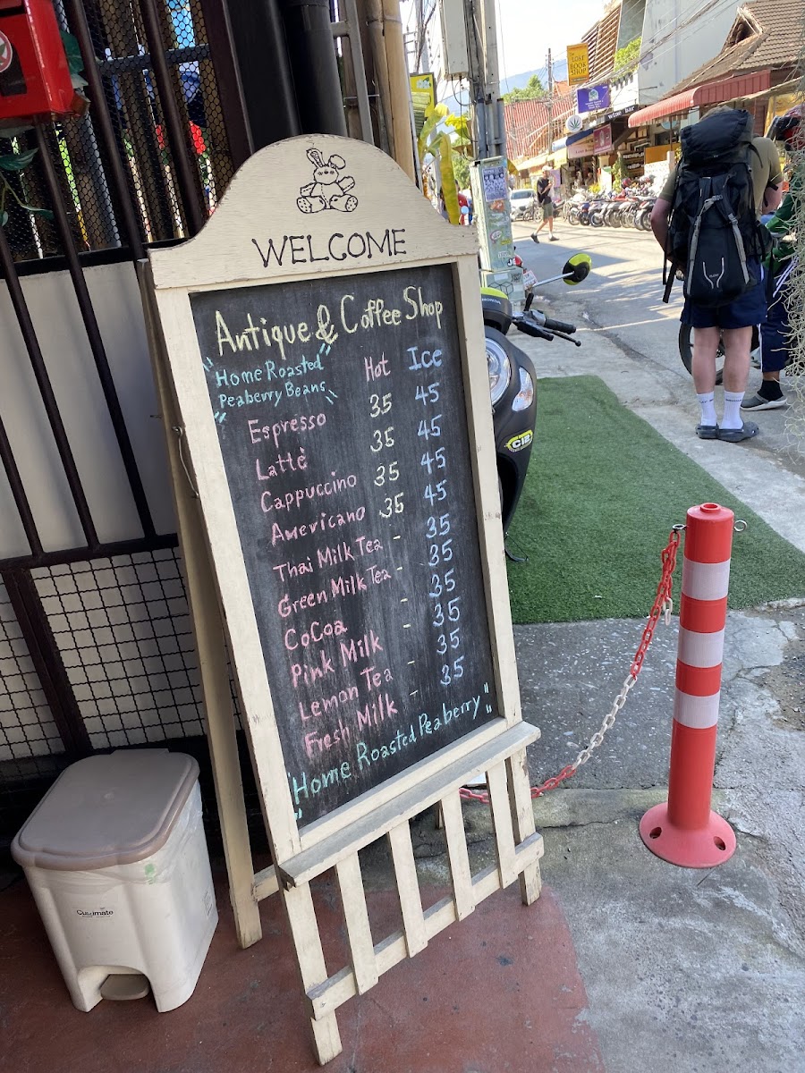 AM.TONY Antique & Coffee - 5