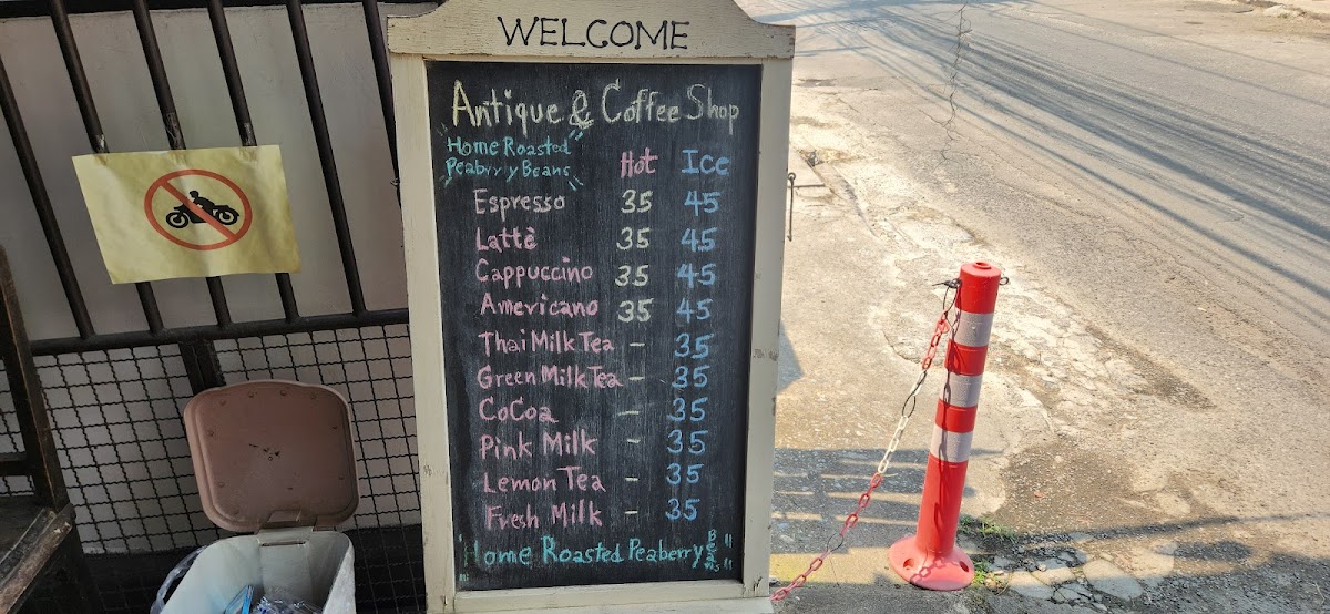 AM.TONY Antique & Coffee - 9