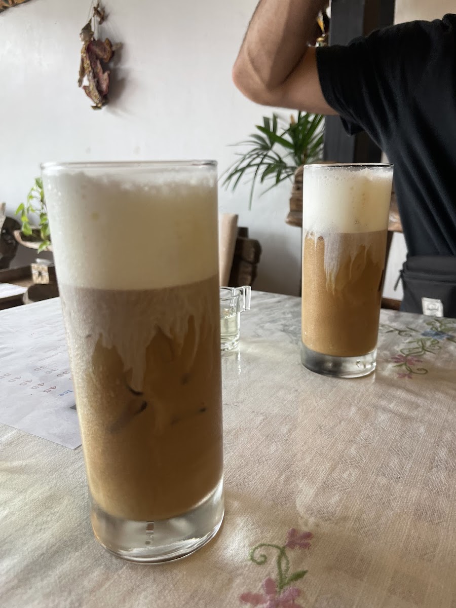 AM.TONY Antique & Coffee - 10