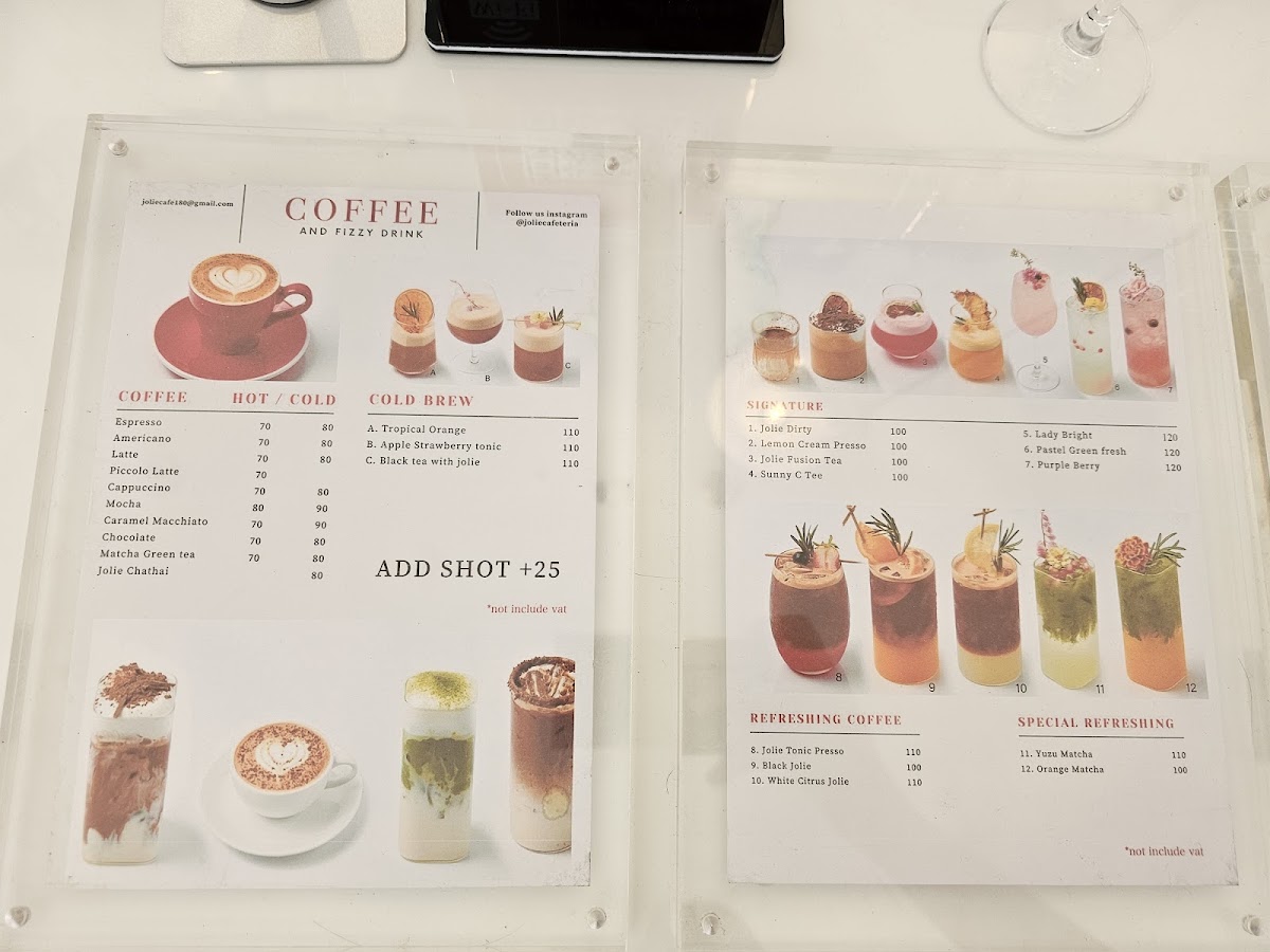 Jolie Café & Bar - 1