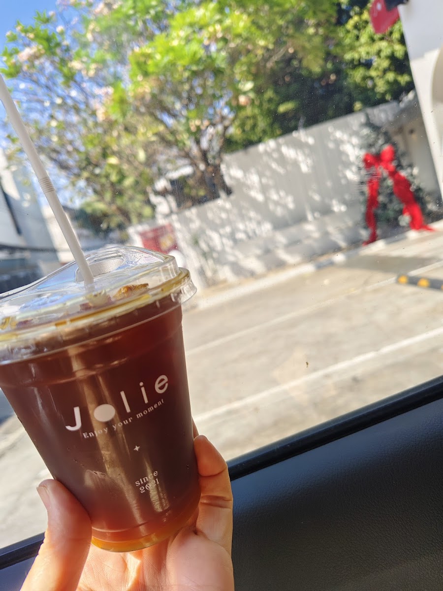 Jolie Café & Bar - 10