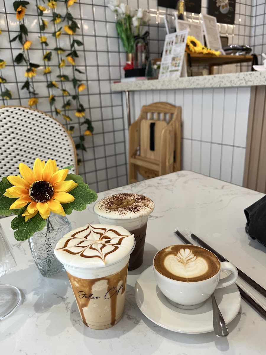 Jolie Café & Bar - 4