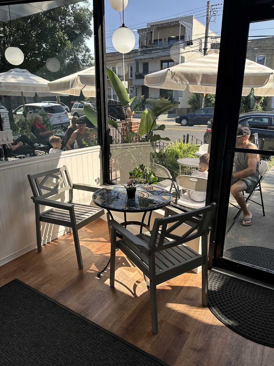 Meri's Bakeshop Cafe