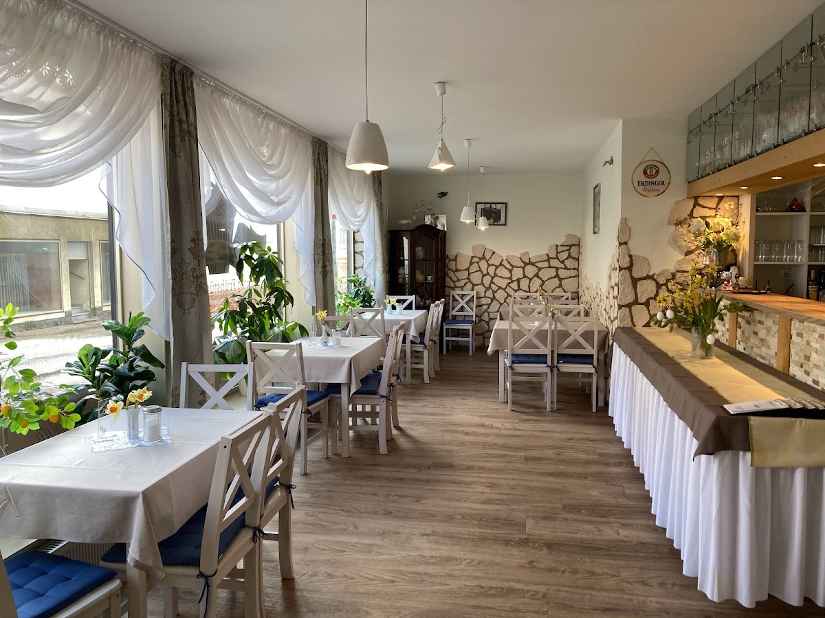 Dora's Cafe & Bistro