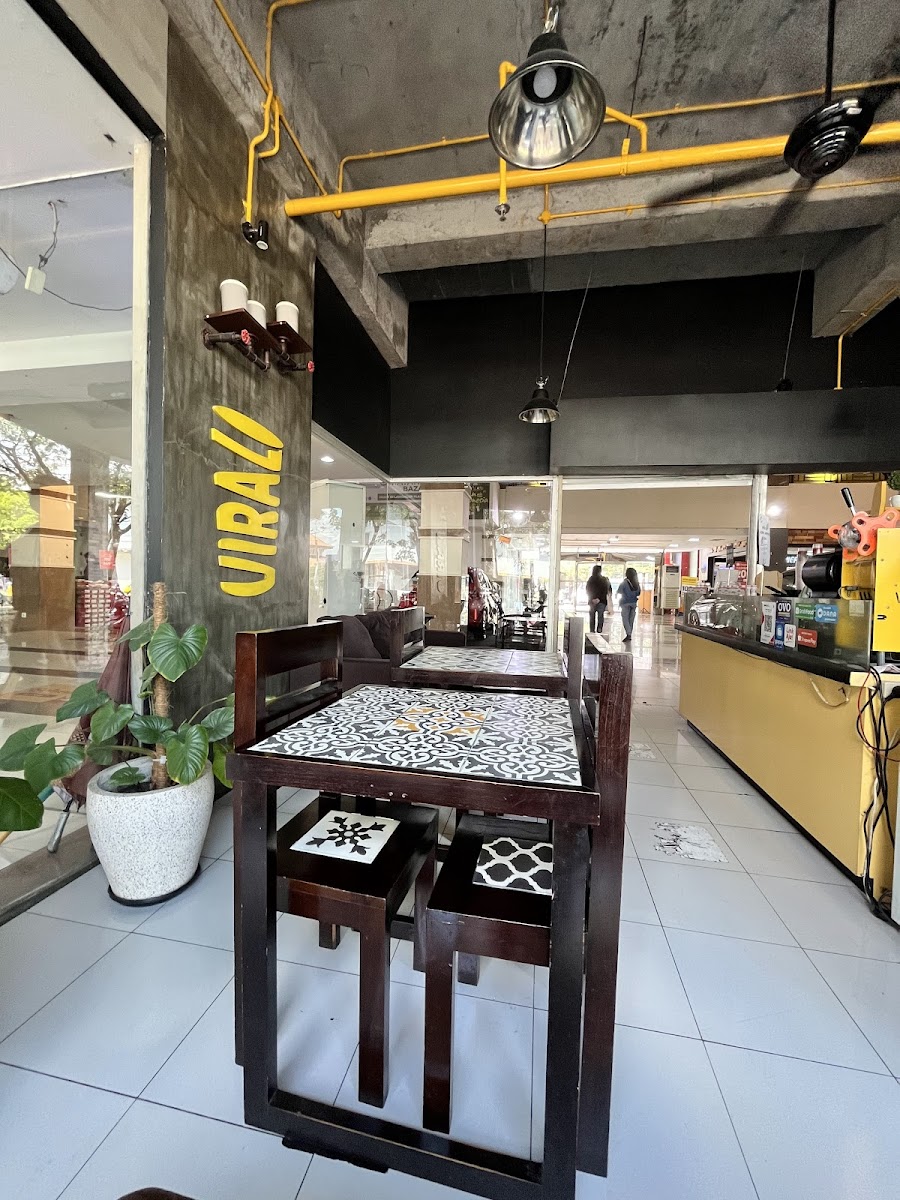 Viral Corner Cafe - 4