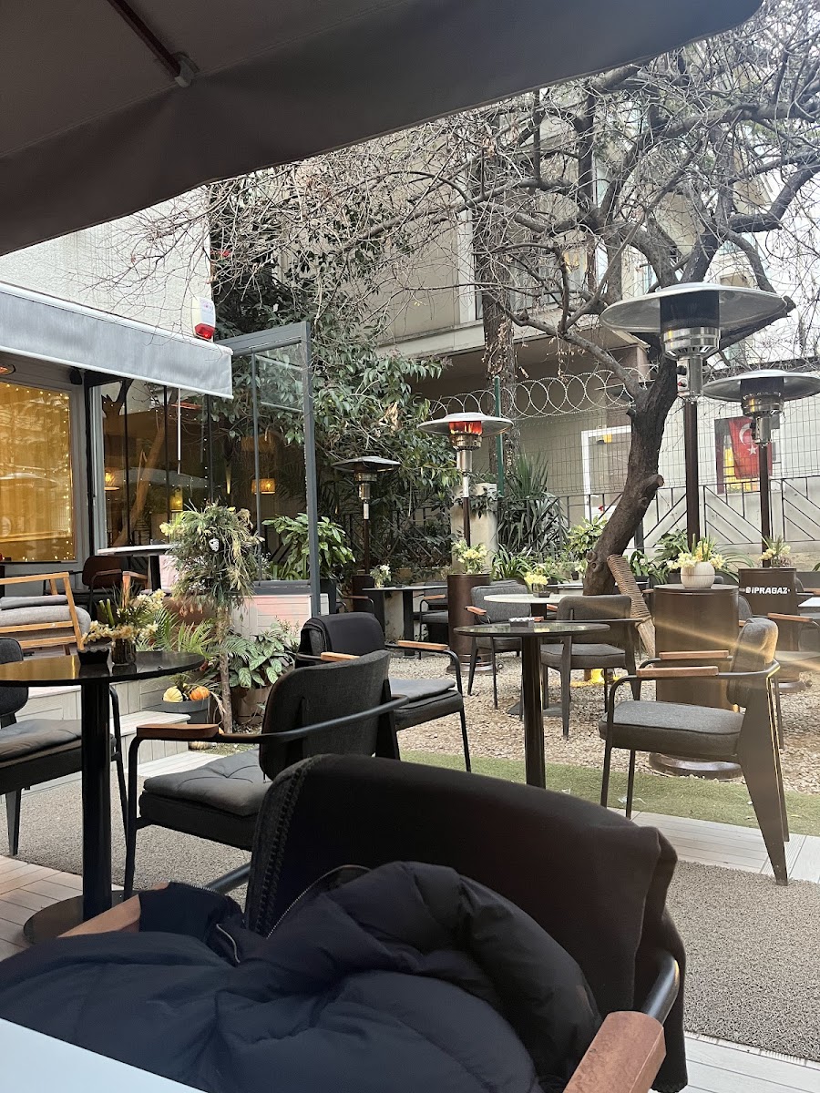 CARLEN Café & Bakery