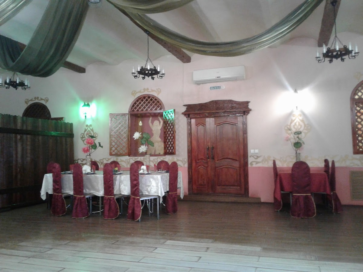 Khabibi, Kafe-Bar