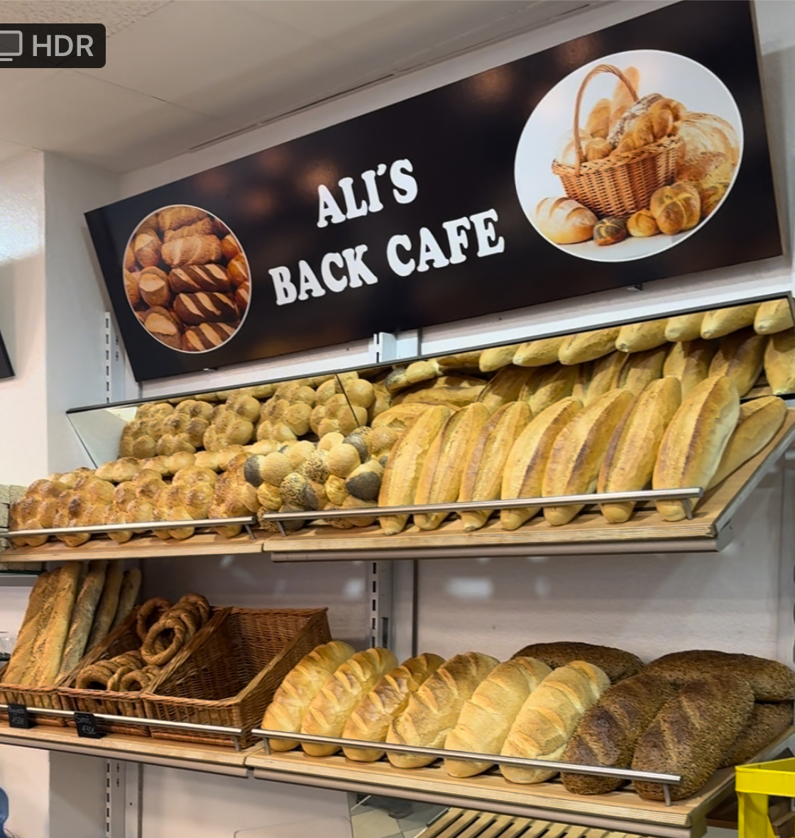 Ali's Back Café