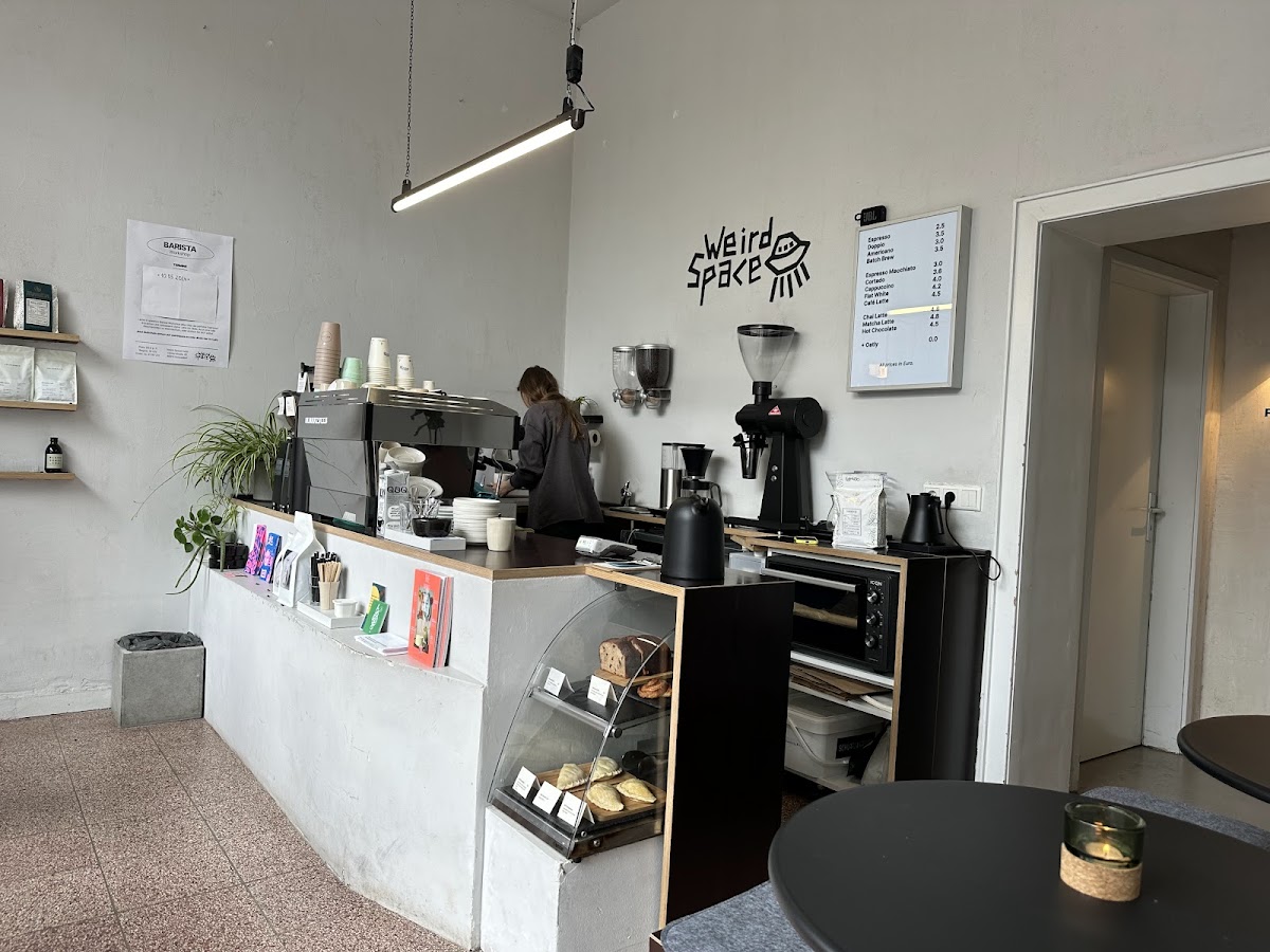 Weirdspace Café & Office - 4