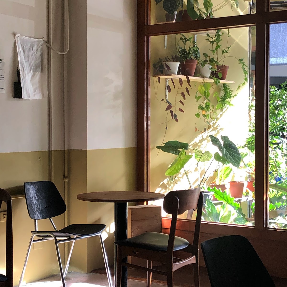 磨實 Cafe & Living （營業日請查看粉專置頂公告）