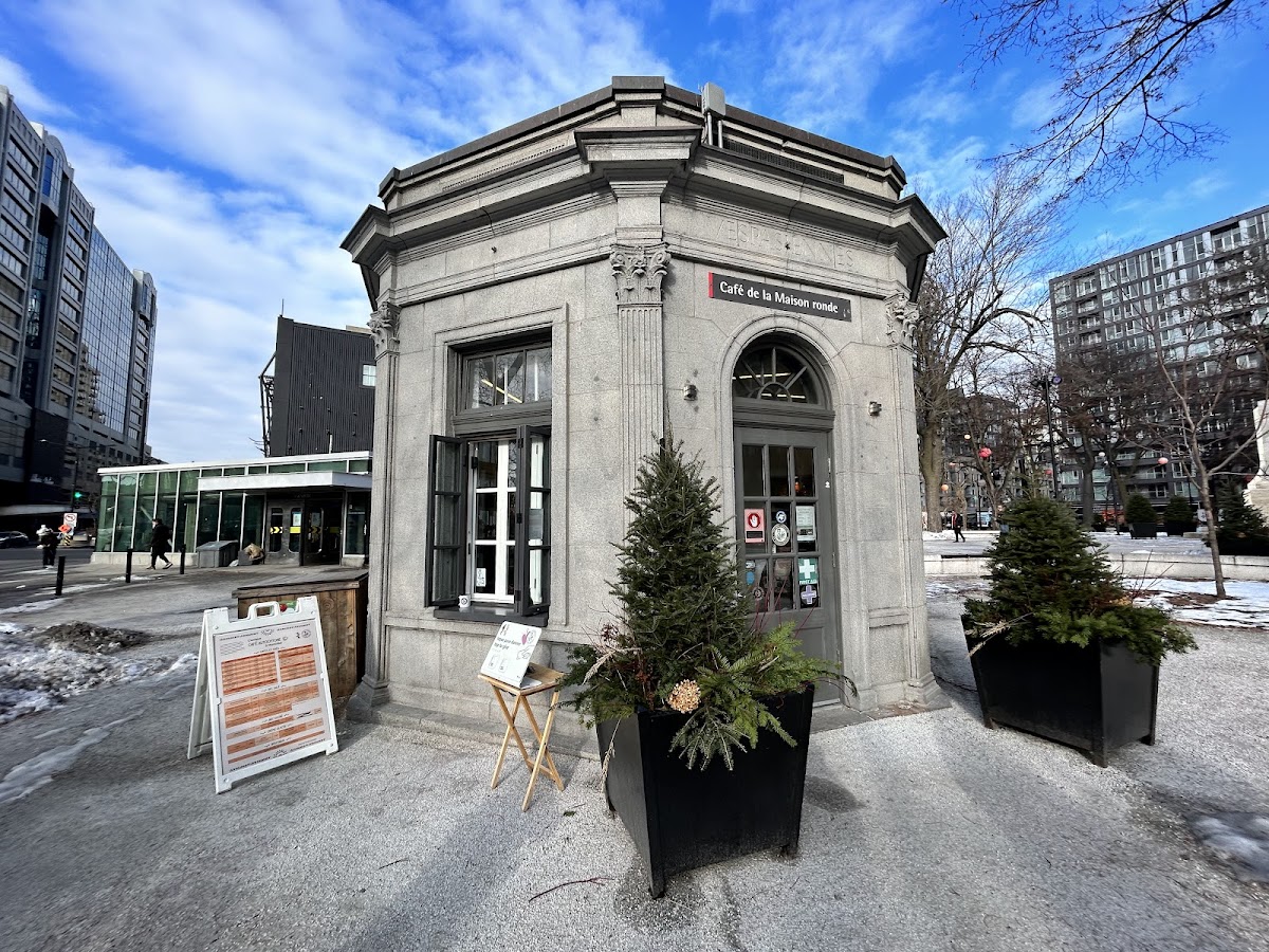 Café Maison Ronde Roundhouse Cafe - 4