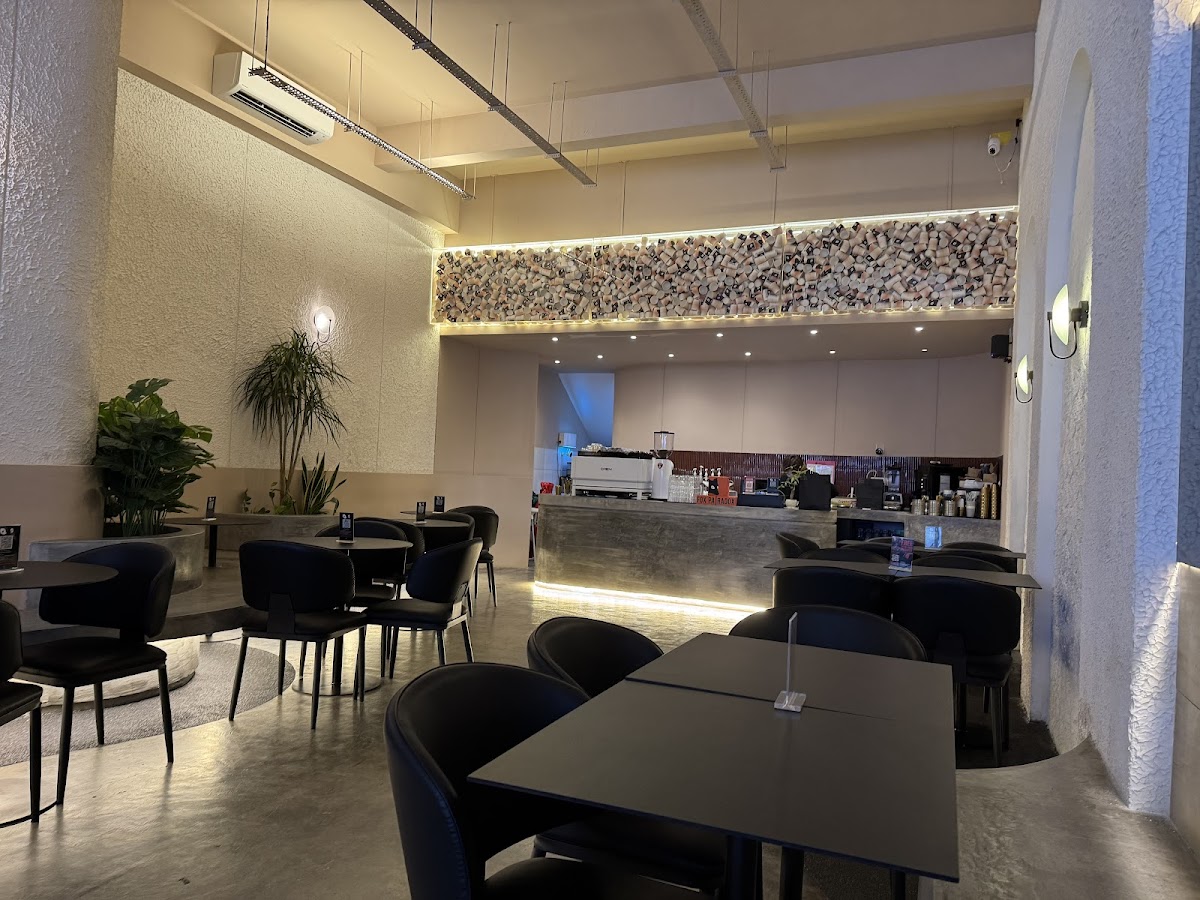 Fox Paradox Cafe, Setia Alam