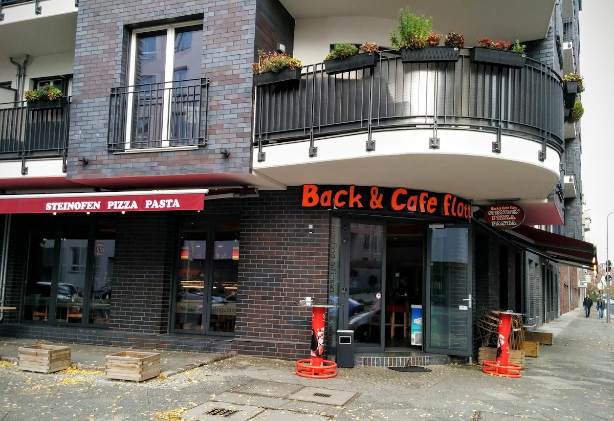 Back & Cafe Flott