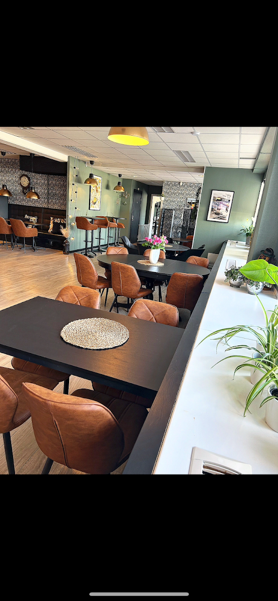 Ellie's Café & Bistro