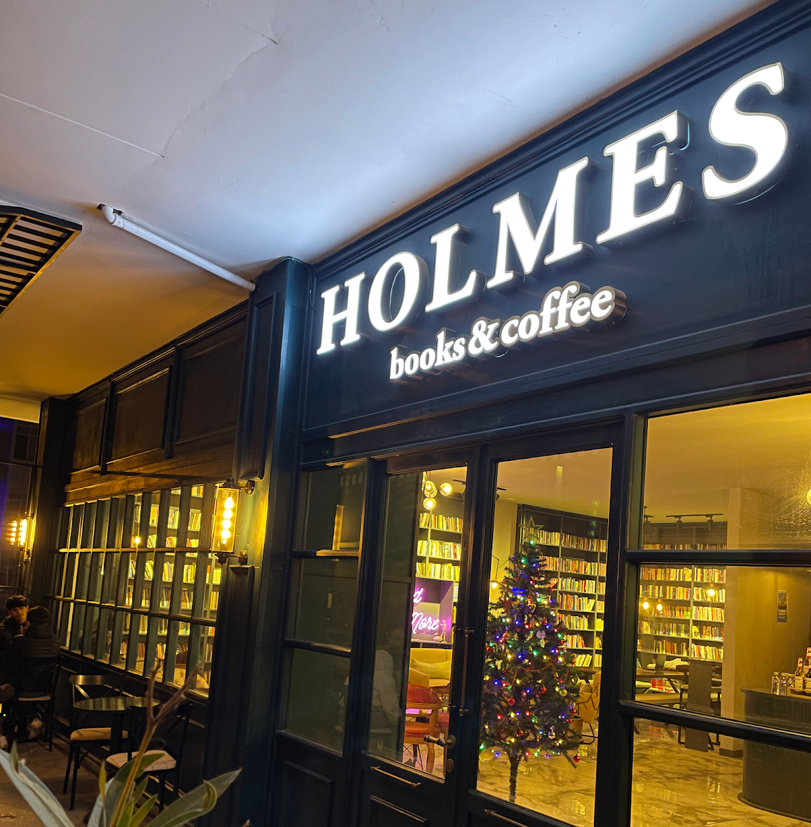 Holmes books&coffee