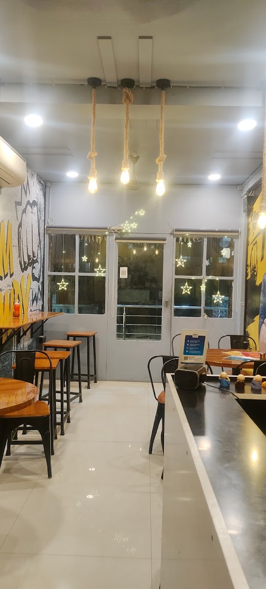 Rowdy Momos Cafe : Best Momos