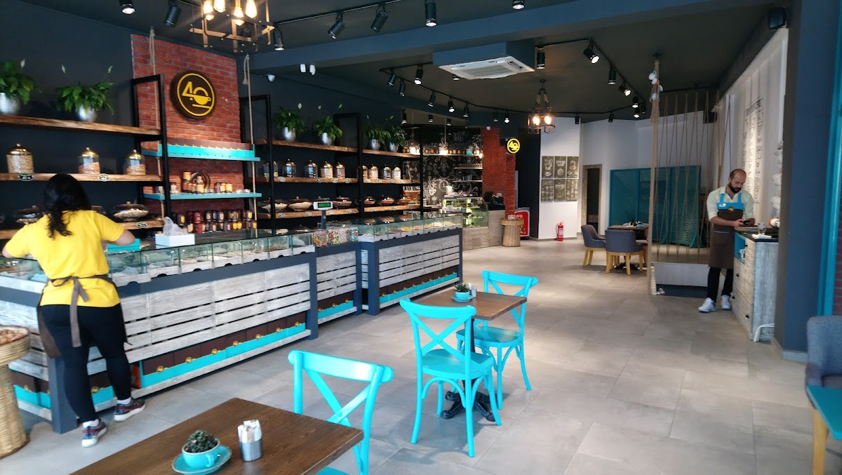 40 Fincan Kahve Ve Kuruyemiş