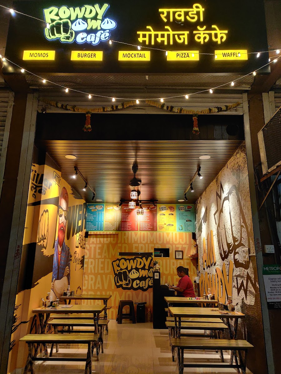 Rowdy Momo Cafe ulwe
