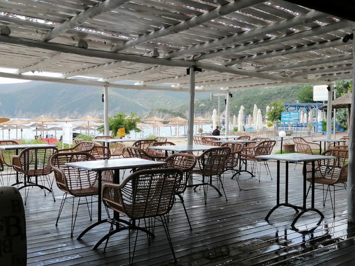 Beach Bar Porto Kalamitsi