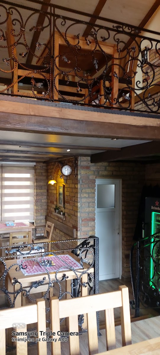 Кафаница Red&White