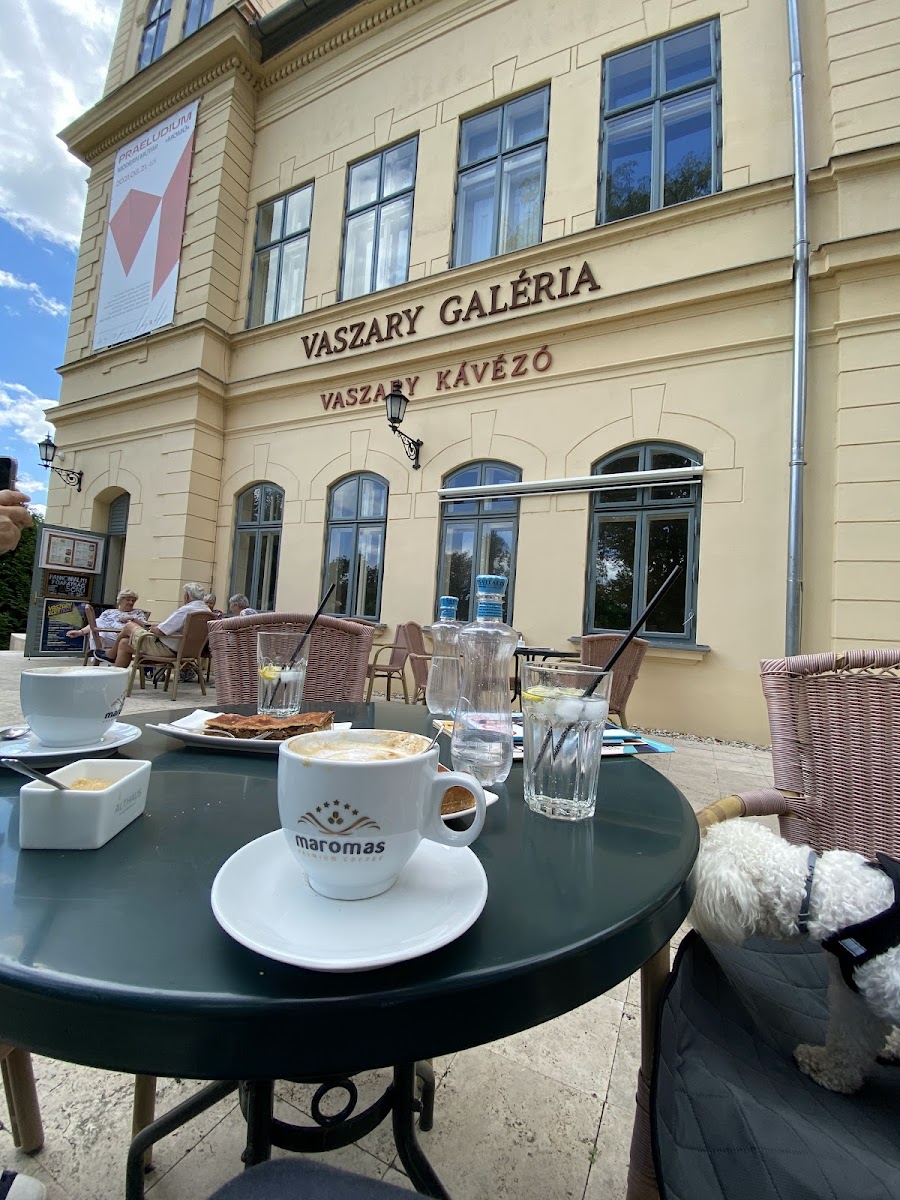 Vaszary Kávézó és Kert